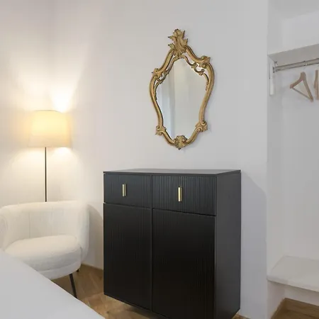 Soprasiena - Charming Floor & View Lejlighed *